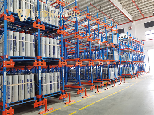 仓储升级：为什么越来越多企业选择穿梭货架？